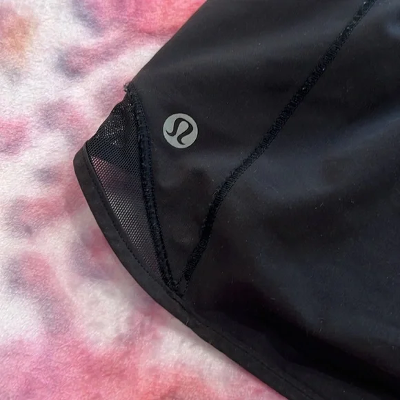 🪩Black Lululemon Hotty Hots! 2.5in Inseam! Size 2! Perfect Condition!🪩 - Picture 5 of 8